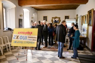 Une affiche du mouvement Appel citoyen, est visible dans le Stamm du comite